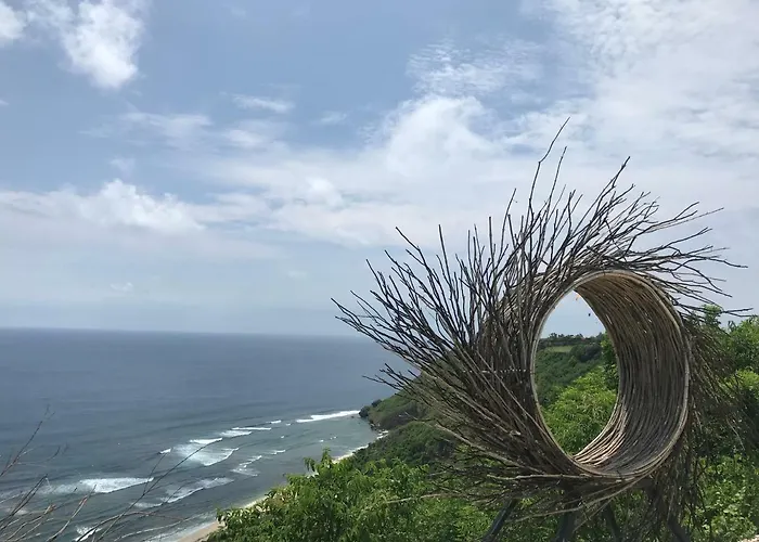 The Ulus Klumpu * Uluwatu